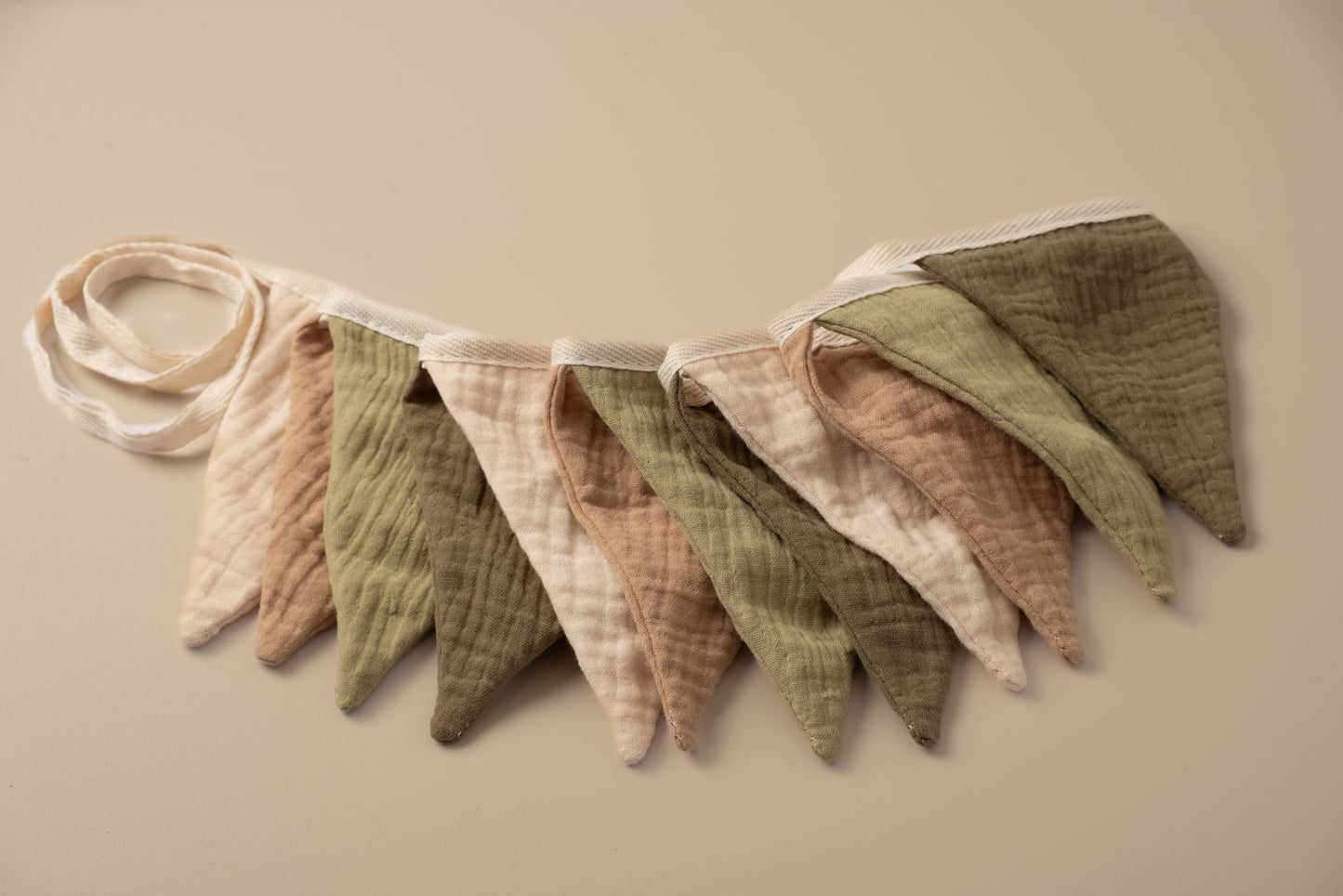 Geburtstagskrone Pastell - Grün - Beige inkl. Wimpelkette