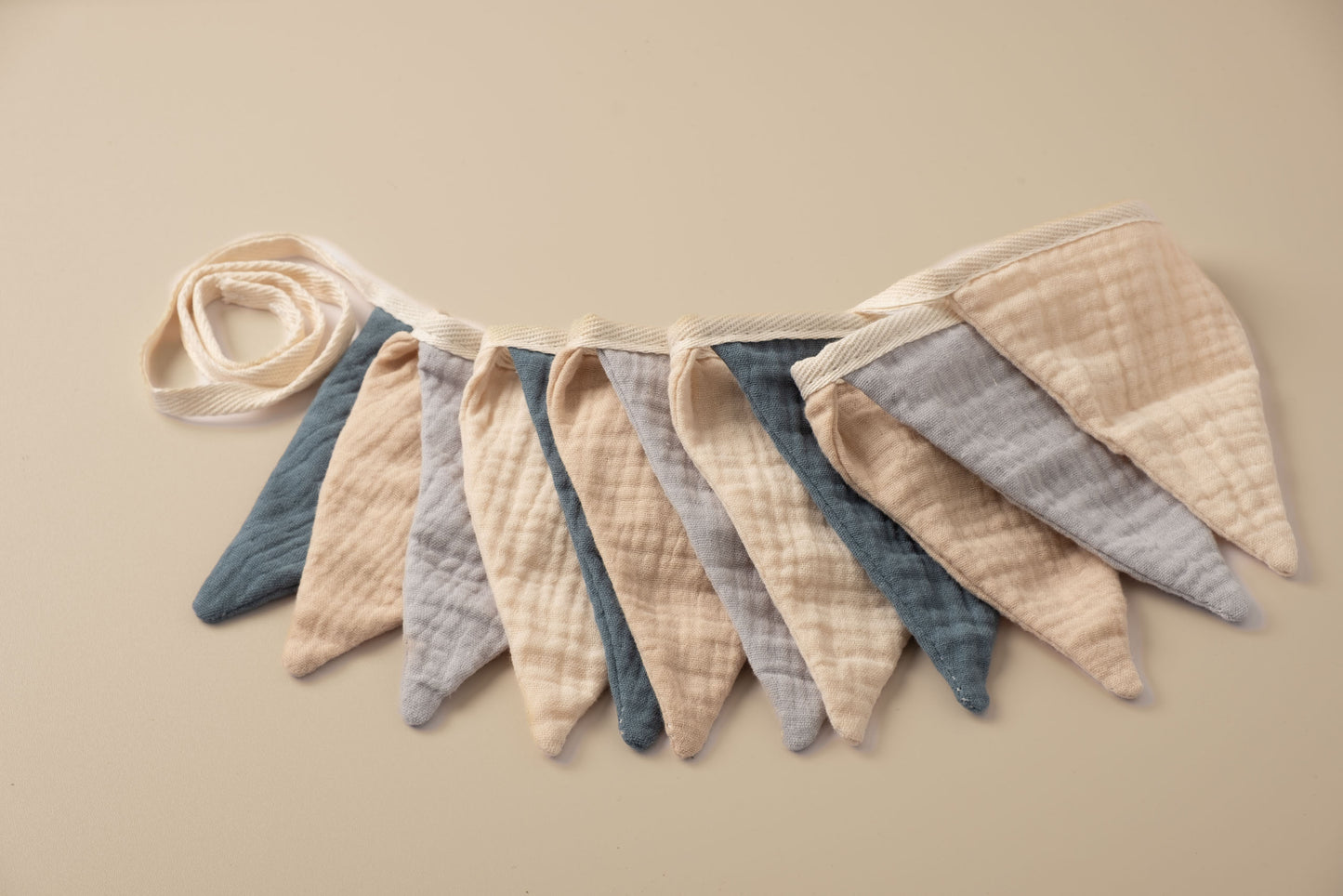 Geburtstagskrone Pastell - Blau - Beige inkl. Wimpelkette